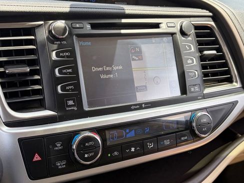 Used 2014 Toyota Highlander Limited Platinum FWD image 10