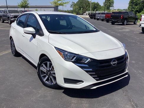 Used 2023 Nissan Versa SV FWD image 7