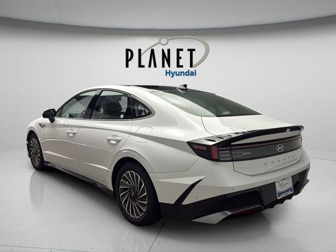 Certified 2025 Hyundai Sonata Limited FWD image 4