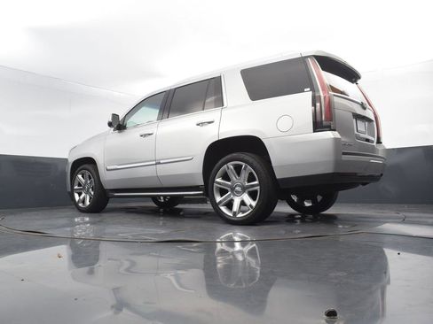 Used 2016 Cadillac Escalade Luxury image 51