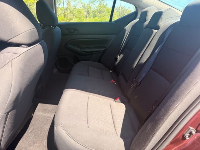 Used 2025 Nissan Altima 2.5 SV FWD image 12