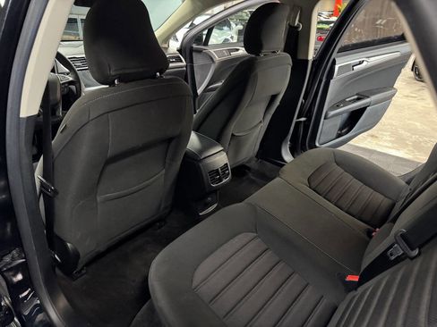 Used 2018 Ford Fusion SE w/ Fusion SE Technology Package image 44