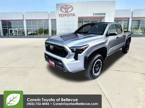 Used 2025 Toyota Tacoma TRD Off-Road AWD/4WD image 12