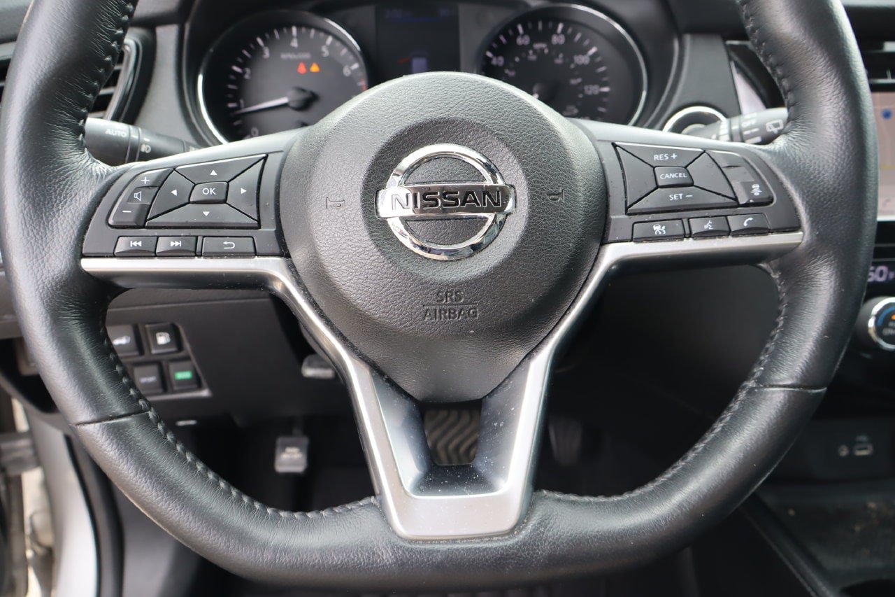 Used 2018 Nissan Rogue SL w/ Premium Package FWD image 12