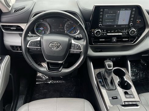 Used 2022 Toyota Highlander Limited image 12