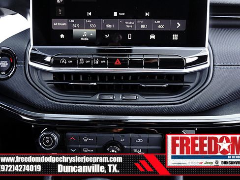 New 2026 Jeep Compass Latitude image 22