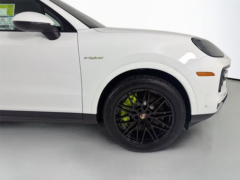 New 2025 Porsche Cayenne E-Hybrid image 25