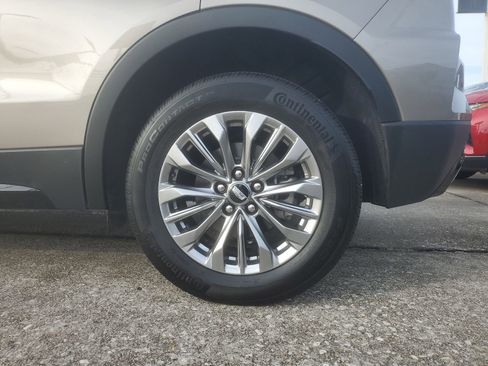 Certified 2025 Cadillac XT4 Premium Luxury image 7