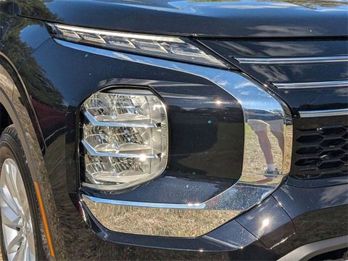 New 2025 Mitsubishi Outlander ES image 10