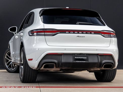 Certified 2023 Porsche Macan AWD/4WD image 3