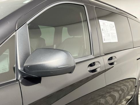 Used 2018 Mercedes-Benz Metris Passenger image 13