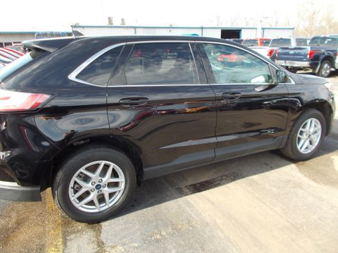 Used 2022 Ford Edge SEL w/ Convenience Package image 2