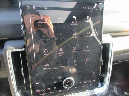 New 2026 GMC Yukon XL Denali w/ Denali Reserve Package image 19