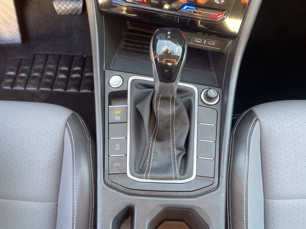 Used 2025 Volkswagen Jetta SE FWD image 13