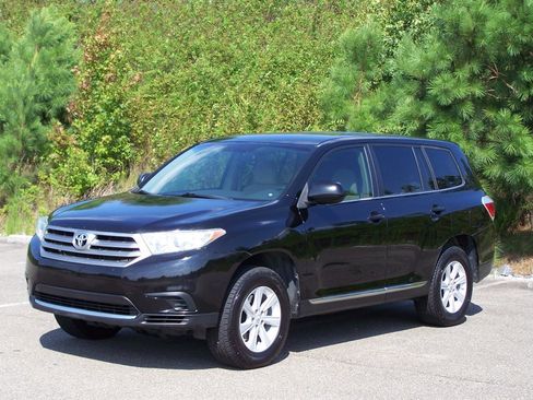 Used 2013 Toyota Highlander FWD image 1