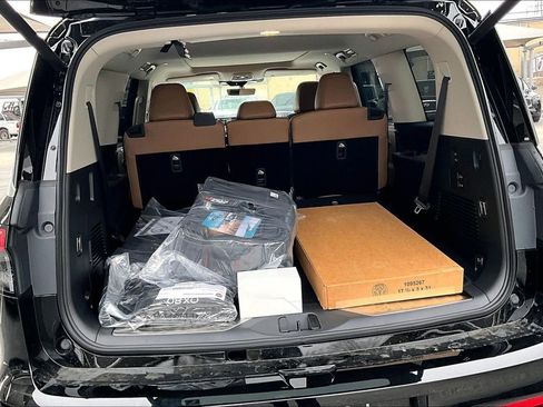 New 2026 INFINITI QX80 Luxe w/ Cargo Package AWD/4WD image 31