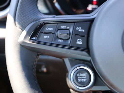 Used 2025 Alfa Romeo Tonale image 18