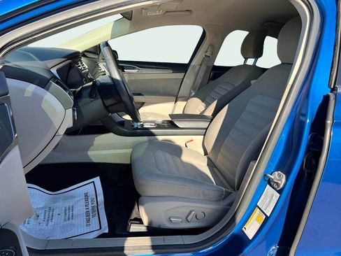 Used 2017 Ford Fusion SE FWD image 6