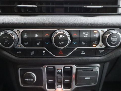 Used 2024 Jeep Wrangler Willys image 8