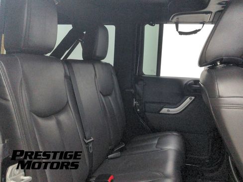 Used 2015 Jeep Wrangler Unlimited Rubicon w/ Connectivity Group AWD/4WD image 38