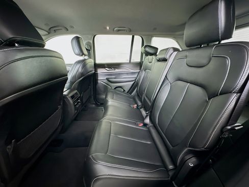 Used 2023 Jeep Grand Cherokee Limited image 27