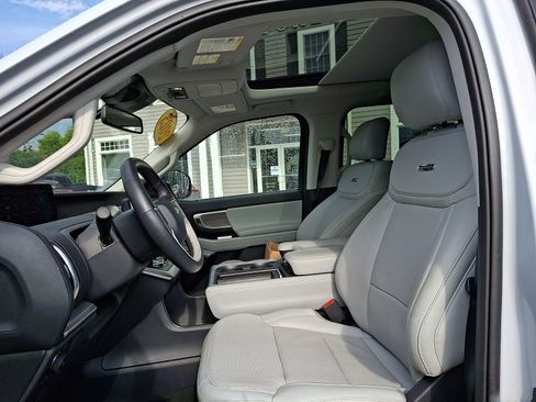 Used 2025 Ford Expedition Platinum AWD/4WD image 15
