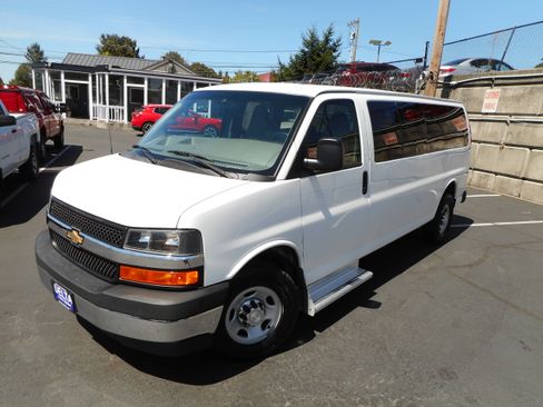 Used 2017 Chevrolet Express 3500 LT w/ LT Preferred Equipment Group RWD image 5