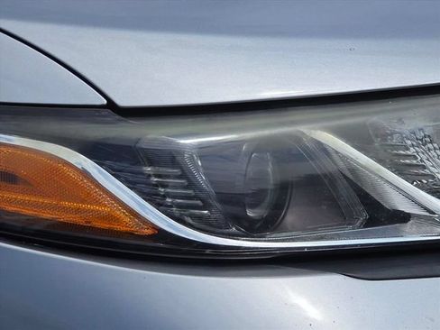 Used 2019 Toyota Camry SE FWD image 31