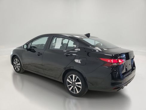 Used 2025 Nissan Versa SV image 3