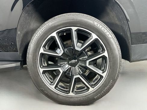 Used 2021 Chevrolet Suburban RST w/ Luxury Package image 35