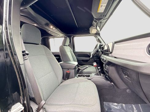 Used 2024 Jeep Gladiator Sport image 14