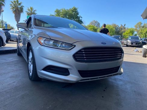 Used 2015 Ford Fusion SE FWD image 10