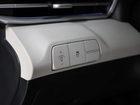 Used 2025 Hyundai Elantra Limited FWD image 23