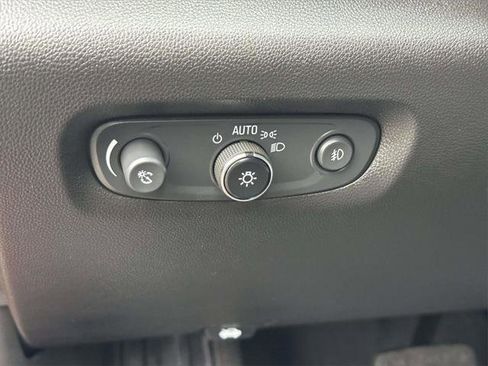 Used 2021 Chevrolet Traverse LT image 24