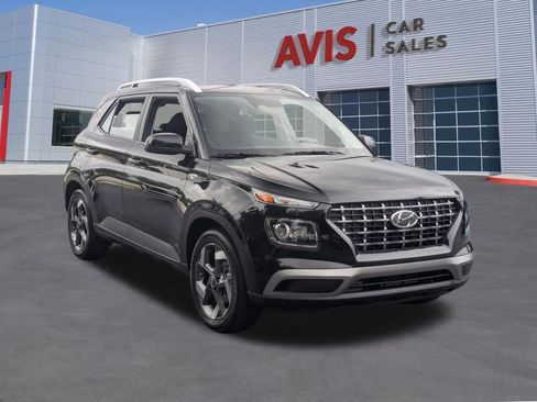 Used 2025 Hyundai Venue SEL FWD image 3