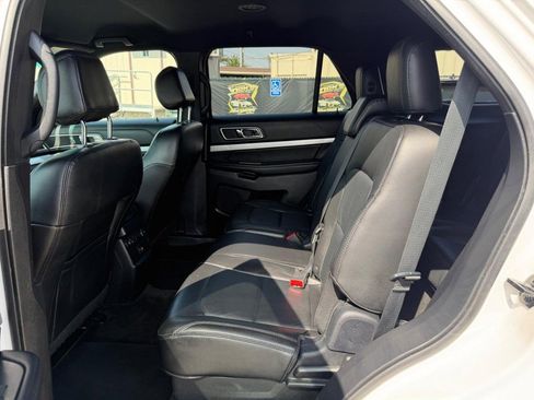 Used 2017 Ford Explorer XLT w/ Equipment Group 202A FWD image 40