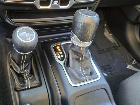 Used 2022 Jeep Gladiator Overland w/ LED Lighting Group image 25