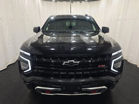 Used 2025 Chevrolet Suburban Z71 w/ Comfort Package image 2