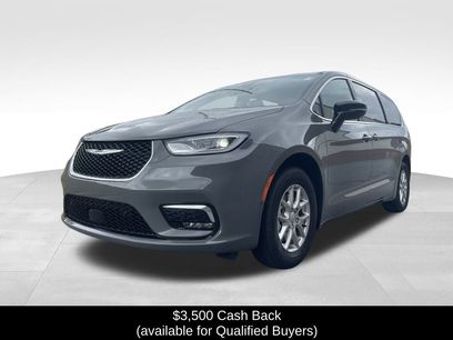 New 2025 Chrysler Pacifica Select