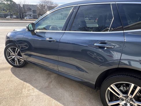 Used 2021 Volvo XC60 T5 Momentum w/ Premium Package image 6