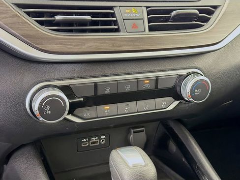 Used 2024 Nissan Altima 2.5 SV image 18