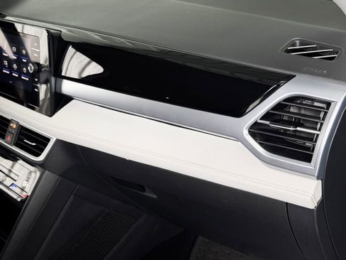 Used 2025 Volkswagen Taos SE image 27