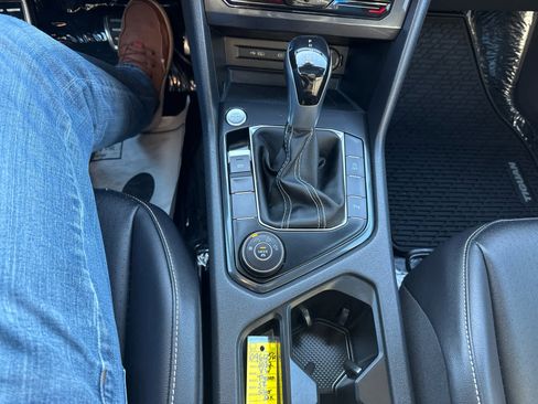 Used 2022 Volkswagen Tiguan SE R-Line image 23