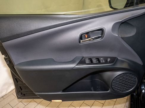 Used 2021 Toyota Prius LE image 11