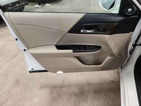 Used 2016 Honda Accord EX-L image 22