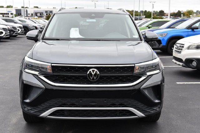 Used 2023 Volkswagen Taos SE FWD image 4