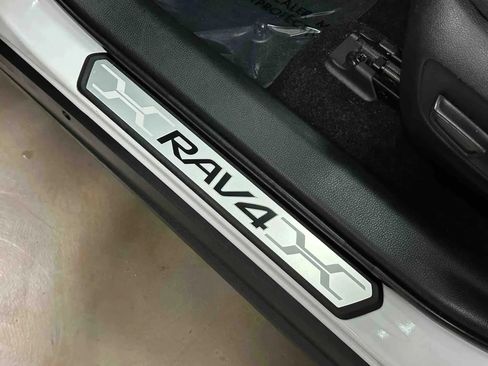 Used 2020 Toyota RAV4 XLE w/ XLE Grade Weather Package FWD image 25