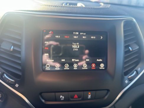 Used 2021 Jeep Cherokee Latitude Lux w/ Mopar Interior Package image 9