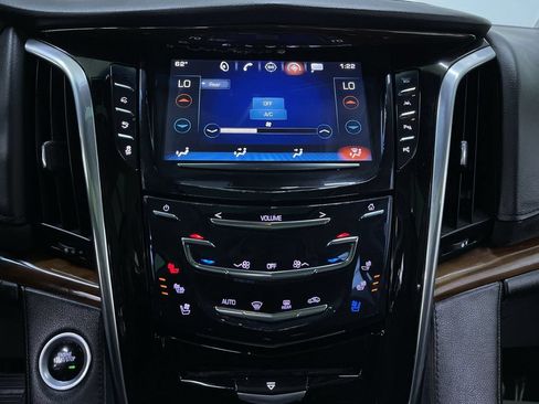 Used 2017 Cadillac Escalade ESV Premium Luxury AWD/4WD image 23
