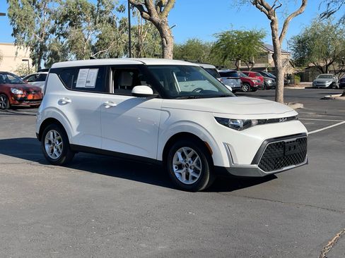 Certified 2025 Kia Soul LX FWD image 33